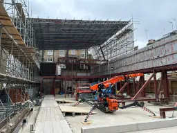Spider crane lifting steelwork at Eaton Mews West